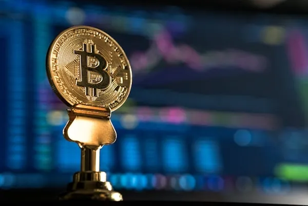Биткоин удерживает поддержку $64,000: технический анализ рынка